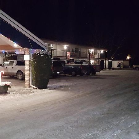 Anchor Riverfront Motel Sicamous Exterior foto