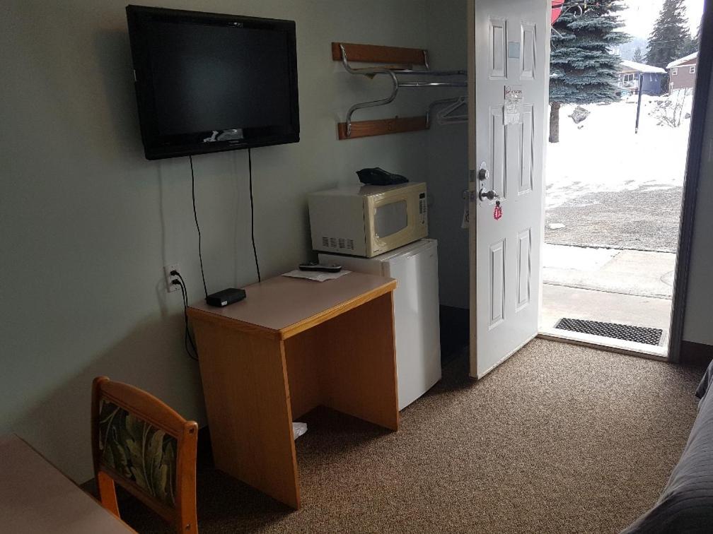 Anchor Riverfront Motel Sicamous Exterior foto